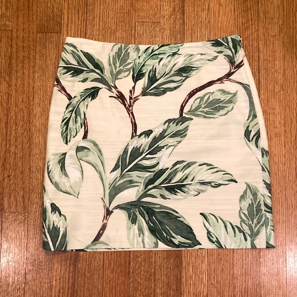 Ann Taylor Dresses & Skirts - Ann Taylor Cream Skirt with Green Leaf Print